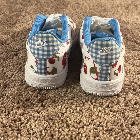 COPY - Girl’s Nike Air Force 1 “Cherry” Size 2.5 - Picture 3 of 4